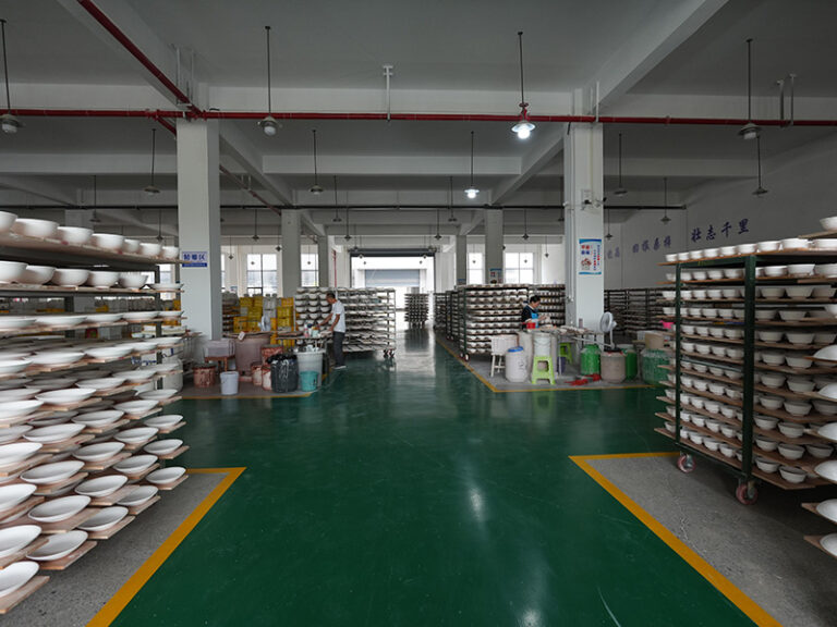 Bulk Ceramic Tableware Supplier Selection Checklist for Importers (OEM & ODM Guide) 1 Bulk ceramic tableware supplier selection checklist showing factory quality control inspection process and OEM production evaluation