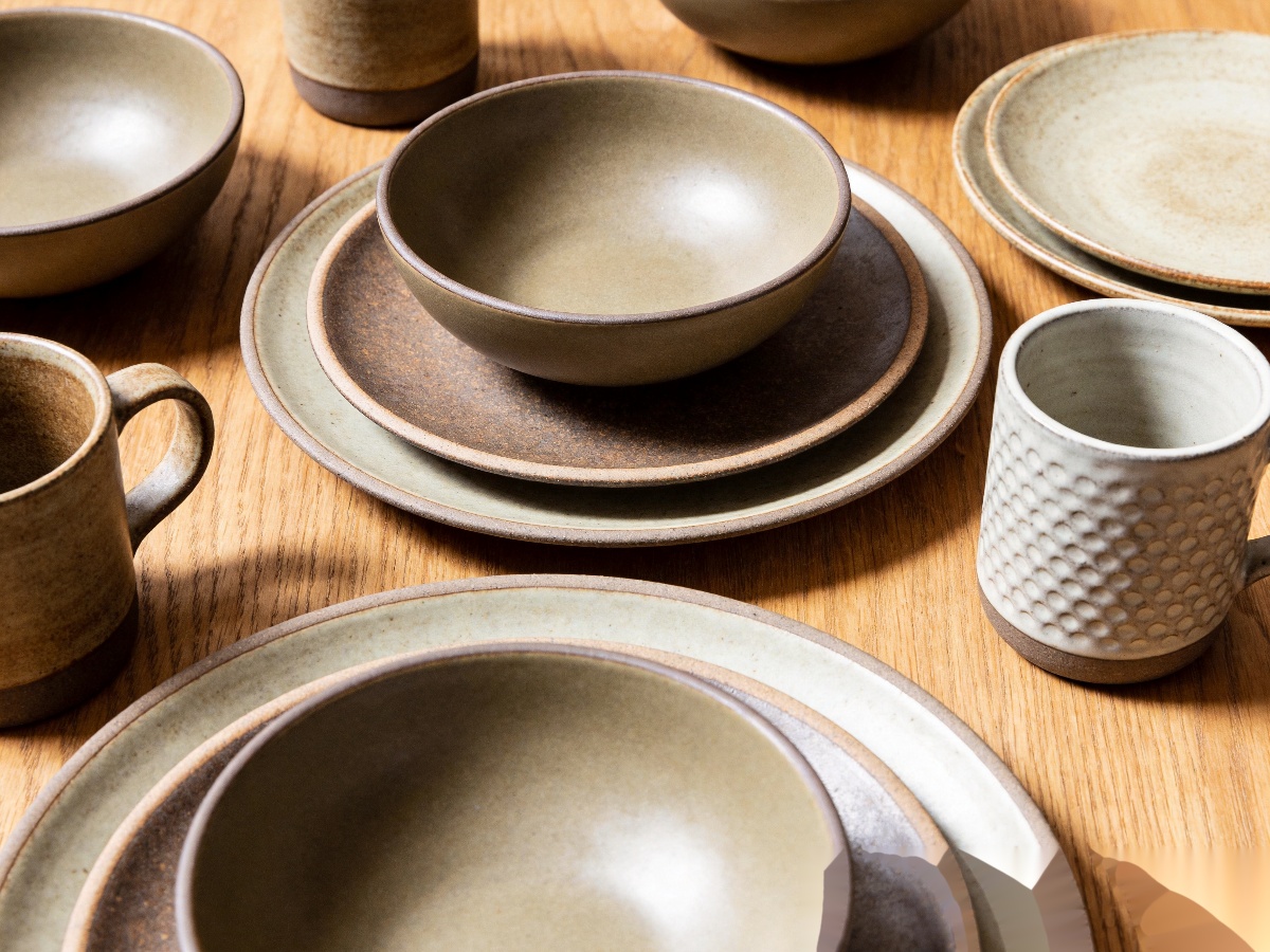 Ceramic Material Types: Stoneware vs Porcelain vs Bone China — A B2B Buyer's Comparison Guide 1 Ceramic material types stoneware collection featuring rustic bowls and plates in earthy tones