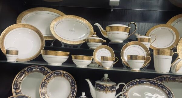 Wholesale Luxury Gold Rim Dinnerware Set - Premium Hotel Tableware Wholesale luxury European gold rim dinnerware set featuring premium bone china with embossed gold trim for hotels and restaurants