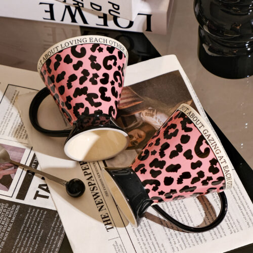 animal-print-ceramic-mug-wholesale Animal print ceramic mug wholesale with pink leopard pattern design