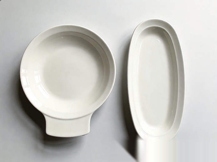 comparison of ceramic plate base designs showing wide stable base and narrow standard base for healthcare dining safety