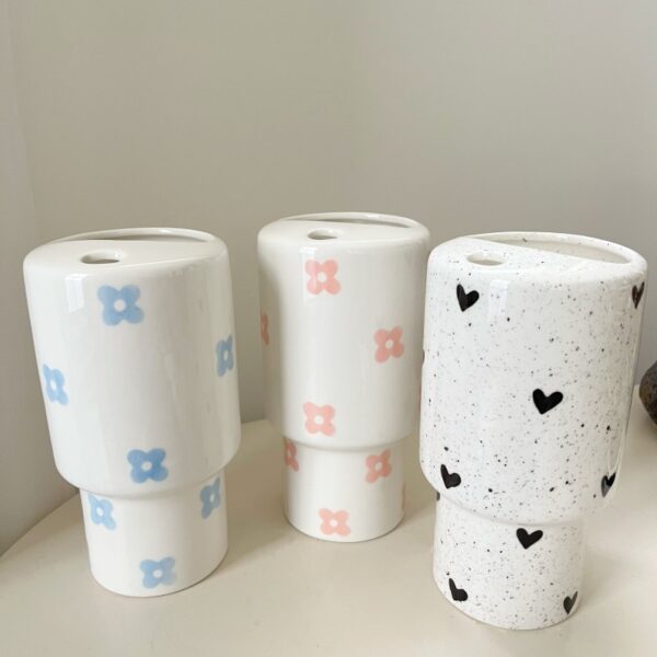 Large-format ceramic straw cup for cafés and beverage brands