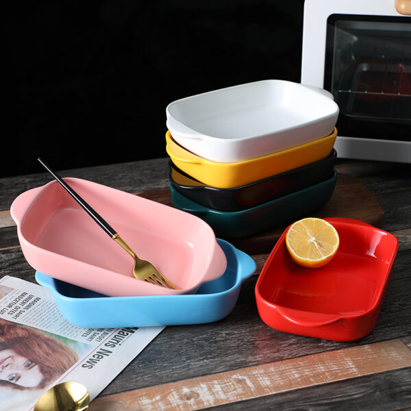 Ceramic baking dish with double handles