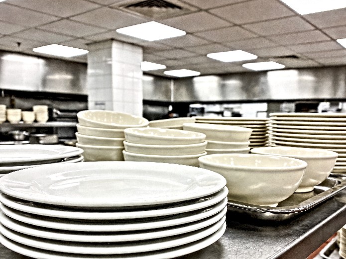 ceramic tableware food courts operators use stacked on stainless steel trays in commercial kitchen