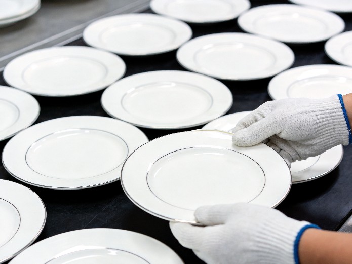 Fast Casual Ceramic Tableware: How Chain Restaurants Source Durable, Brand-Consistent Dinnerware at Scale 3 ceramic tableware quality inspection for brand consistency in fast casual restaurant chain procurement