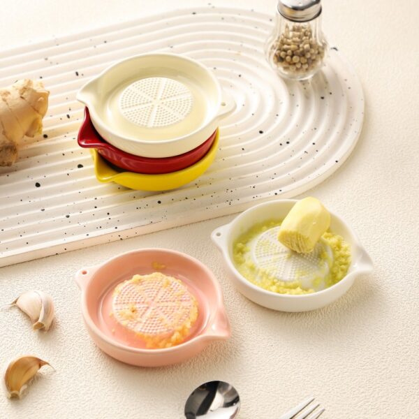 Ceramic garlic grater
