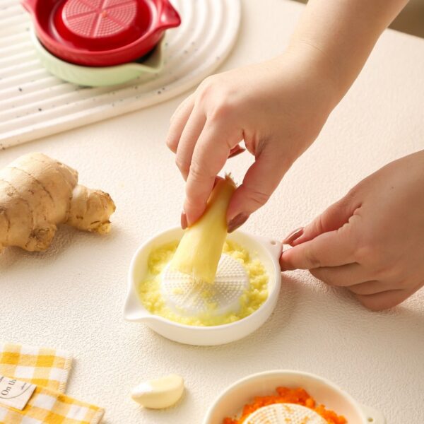 Ceramic grinding plate for garlic