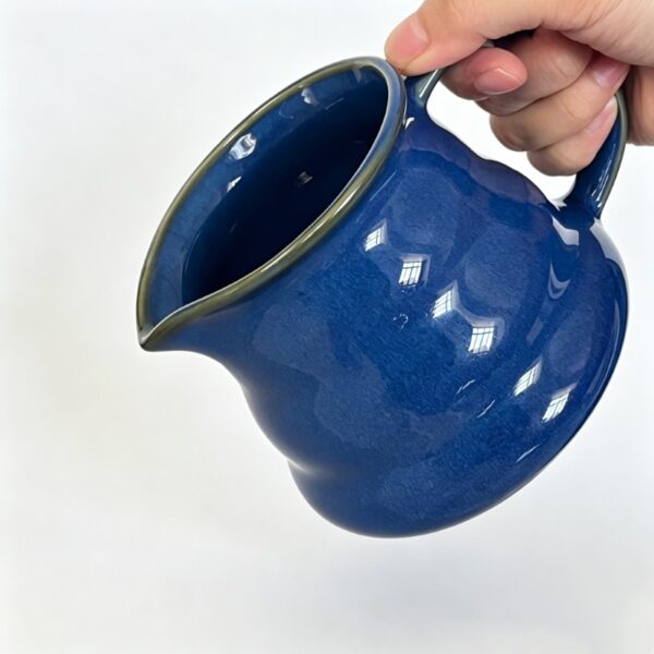 Ceramic coffee sharing pot for home brewing